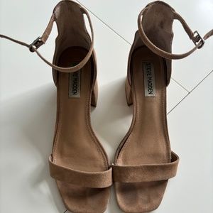Steve Madden heel (7.5)
